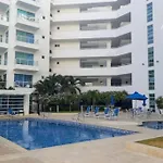 Apartamento de 3 pisos frente al mar zona norte