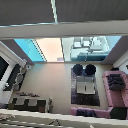 Apartamento De 3 Pisos Frente Al Mar Zona Norte *